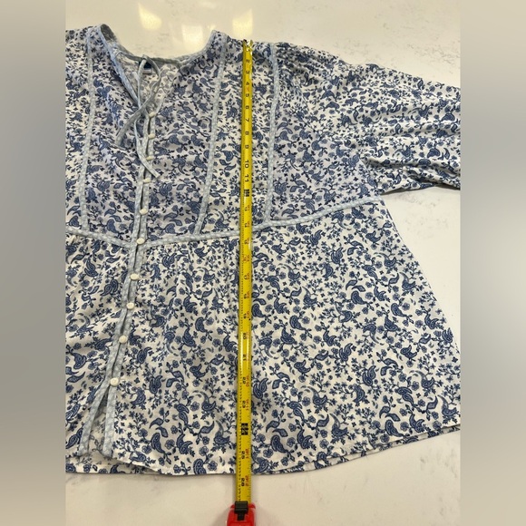 Old Navy Floral Blue and White Blouse - Picture 12 of 13